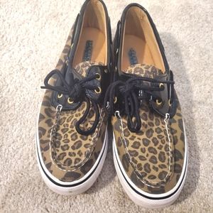 Sperry top slider shoes🍒